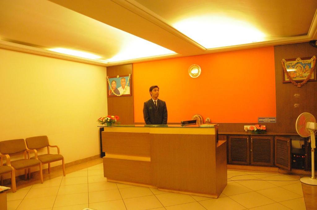 Hotel Le Ruchi The Prince Mysore Exteriör bild