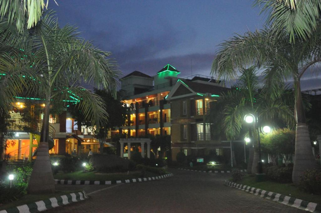 Hotel Le Ruchi The Prince Mysore Exteriör bild