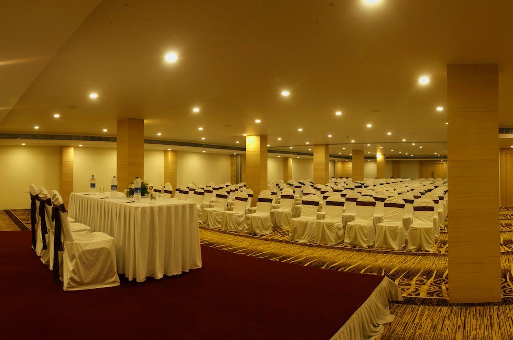 Hotel Le Ruchi The Prince Mysore Exteriör bild