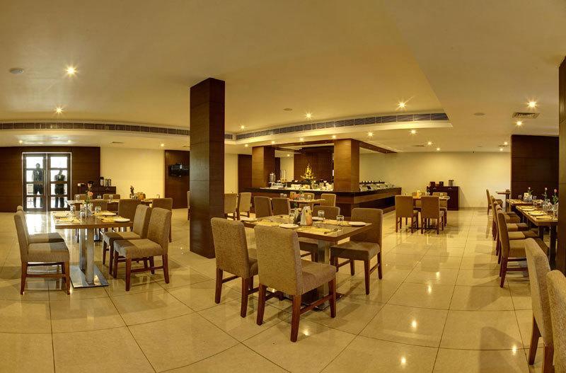 Hotel Le Ruchi The Prince Mysore Exteriör bild