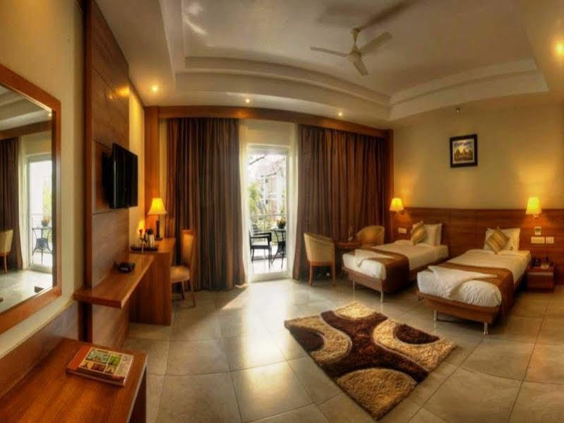 Hotel Le Ruchi The Prince Mysore Exteriör bild